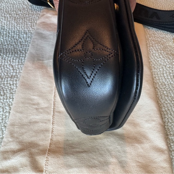 Louis Vuitton Bubblegram Black Clutch with Gold Chain - Picture 6 of 9